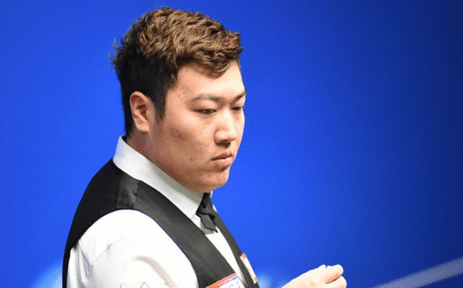 他在展示柜 他在展示柜